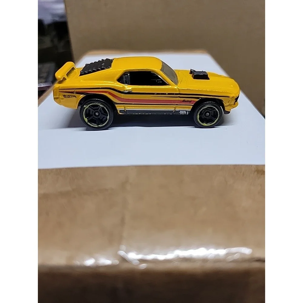 1997 Hot Wheels Yellow Ford‎ Mustang Mach 1 loose